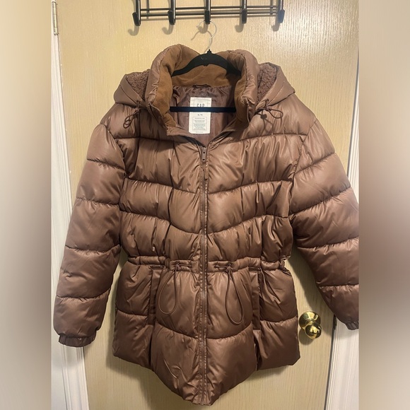 Coldcontrol and water resistant, it has hood, pockets and elastic at the waist. - Picture 1 of 4